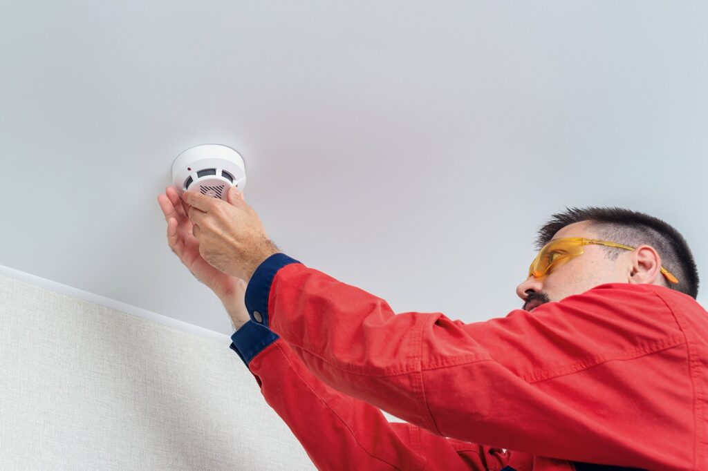 Advantages of Hard-Wired Smoke Detector