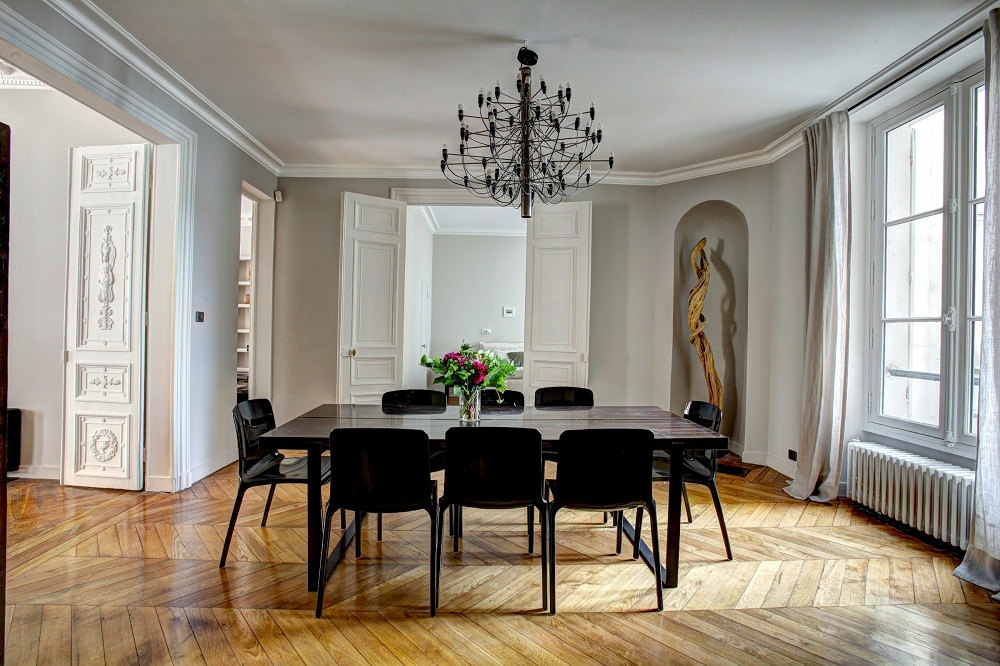 An Elaborative Dinner Space An Elaborative Dinner Space