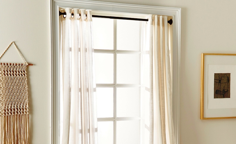 Curtain Hanging in the Window Recess Curtain Hanging in the Window Recess