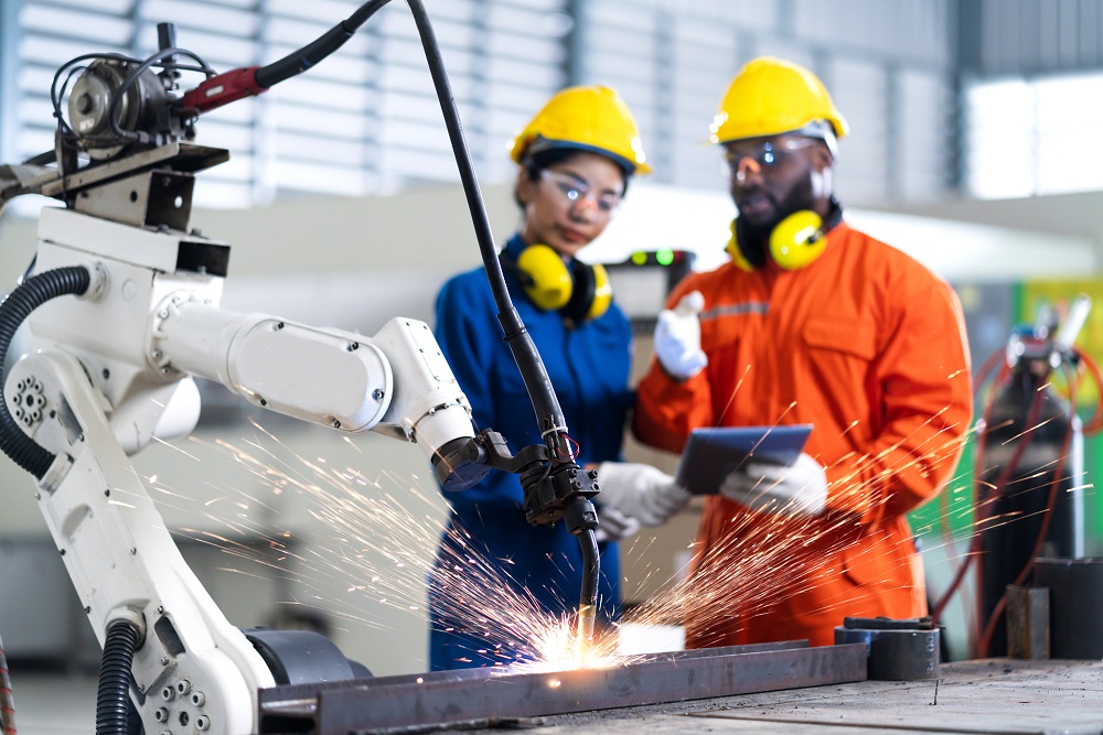 Fabrication and welding machines with sensor Fabrication and welding machines with sensor