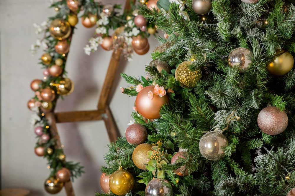 Hang Christmas Ornaments