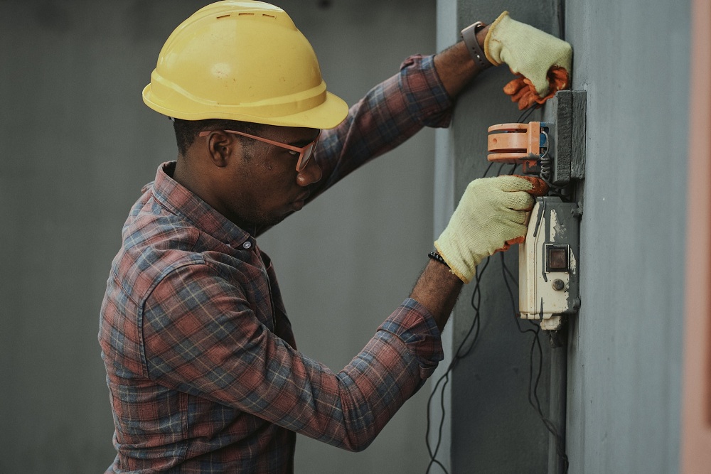 Home Renovation Safety Tips for Working with Electrical Wires and Circuitry Home renovation safety tips for working with electrical wires and circuitry