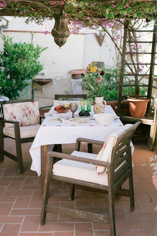 Patio summer ideas - Bougainvillea creepers Patio summer ideas - Bougainvillea creepers
