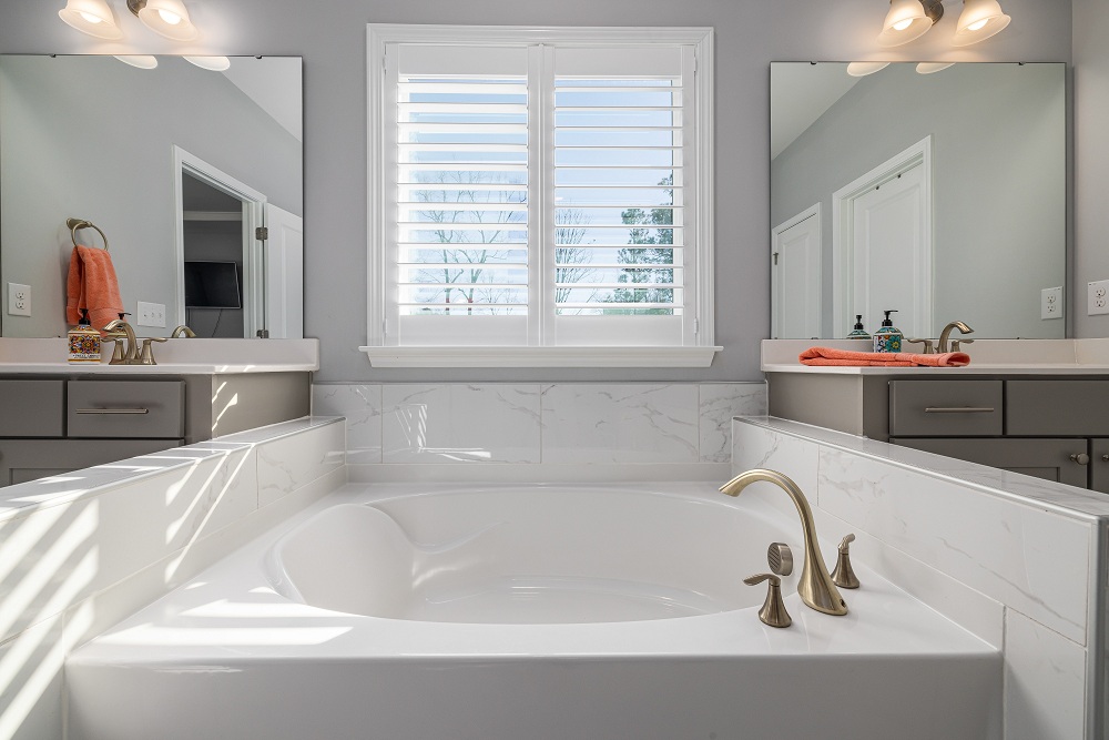 Reflective spa like bathroom accessories Reflective spa like bathroom accessories