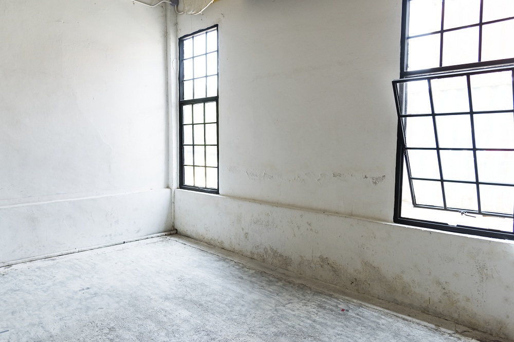 Open all the windows to check for ventilation Open all the windows to check for ventilation