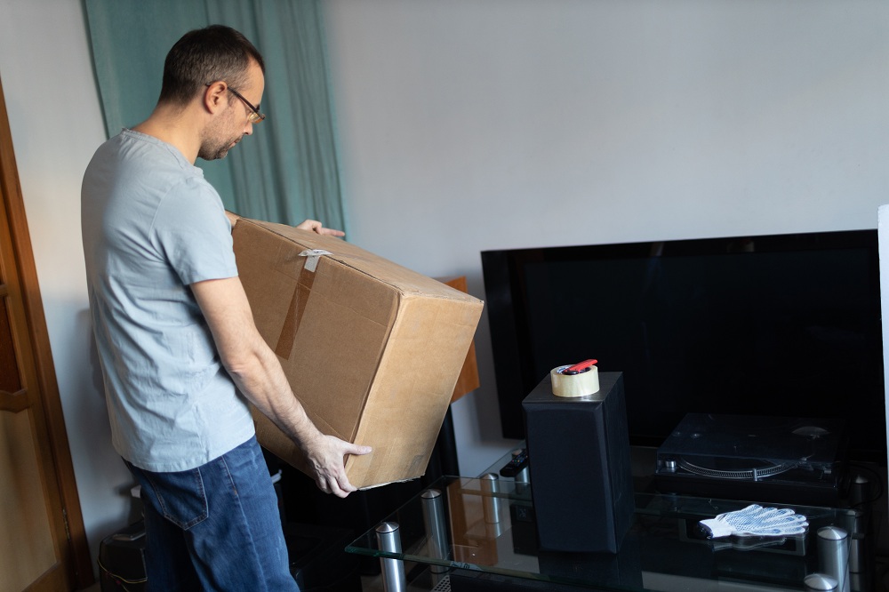 Protect Television During Moving