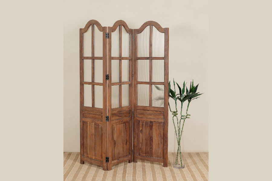 Arched folding wooden partition