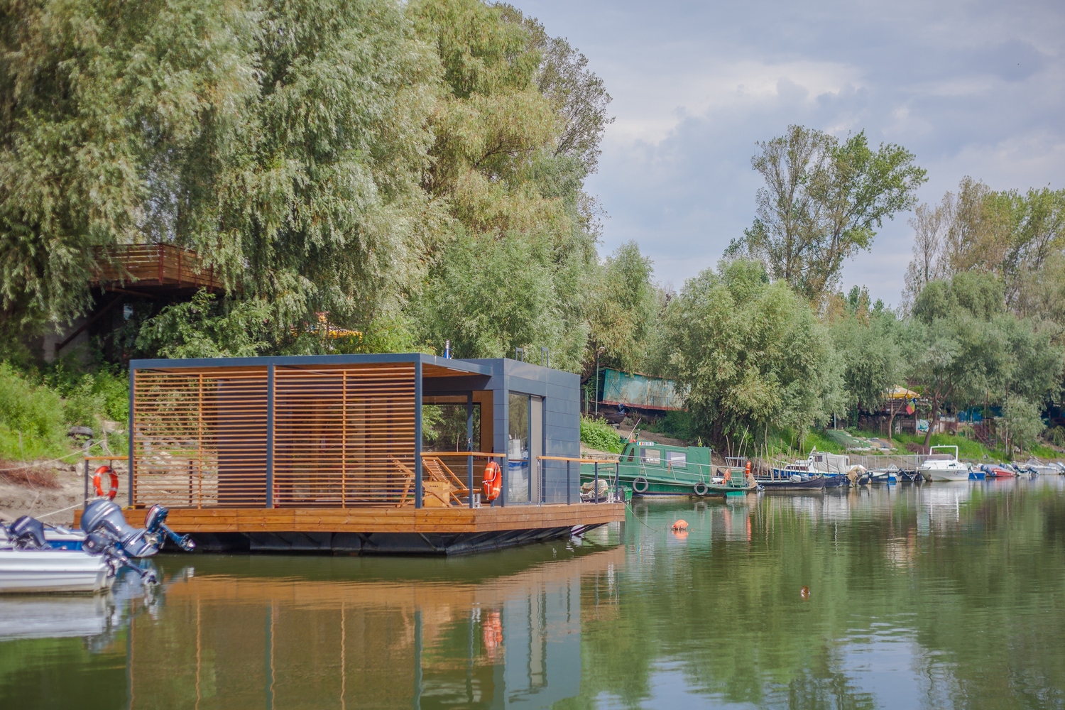DOC Temporary Floating House, Romania