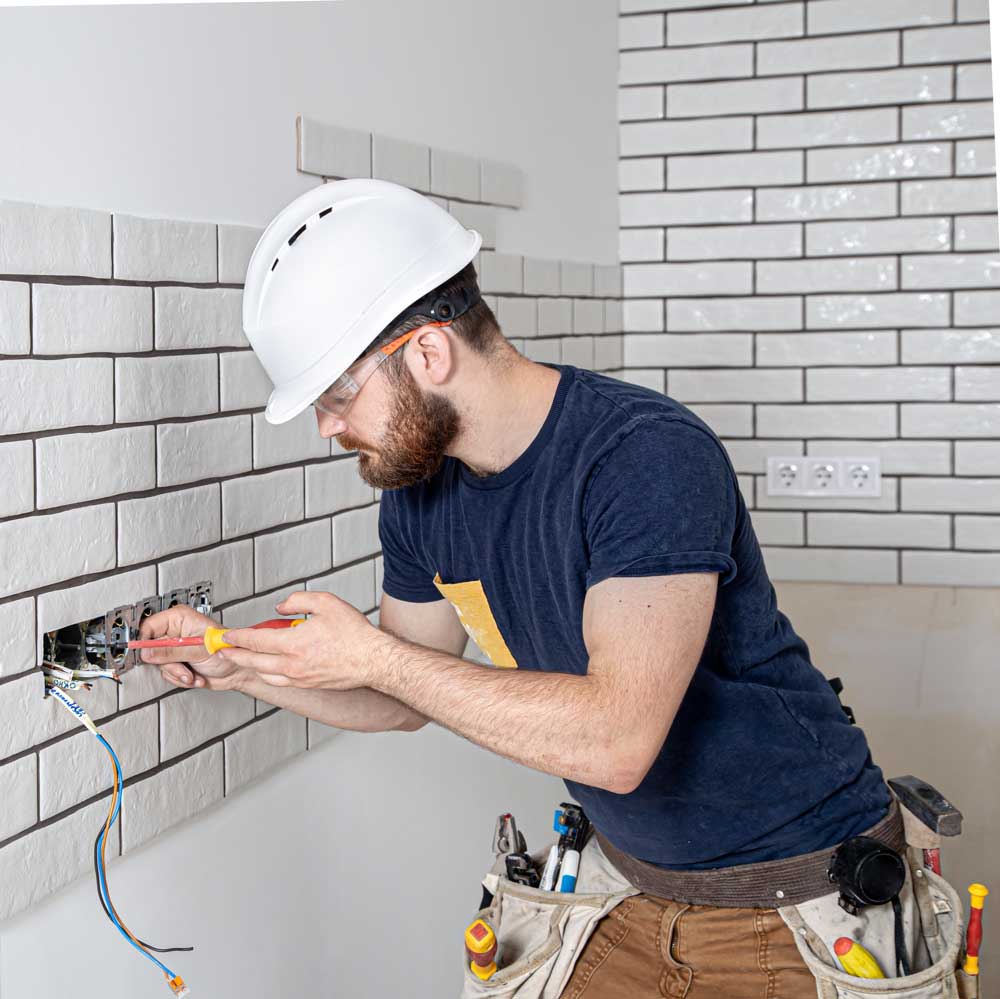 Choosing the Right Electrical Professional