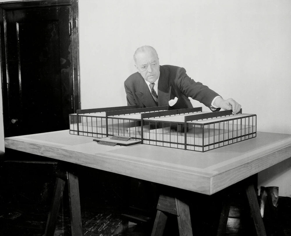 Second Phase of Ludwig Mies van der RoheΓÇÖs