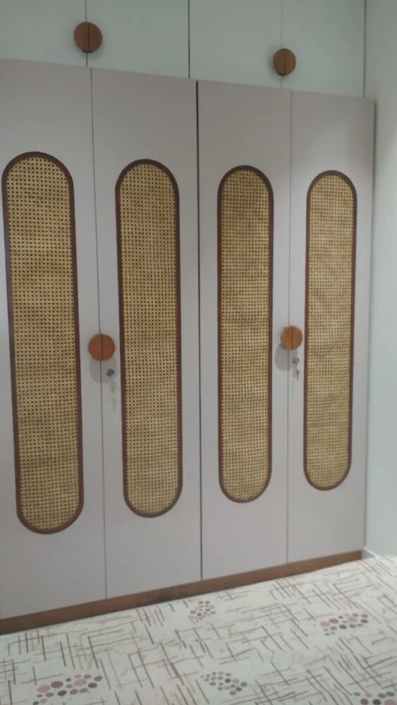 Jute in the Wardrobe Door as Finishing Material