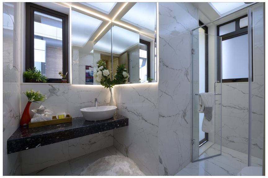 Luxurious Modern Bathroom with a Sleek Design