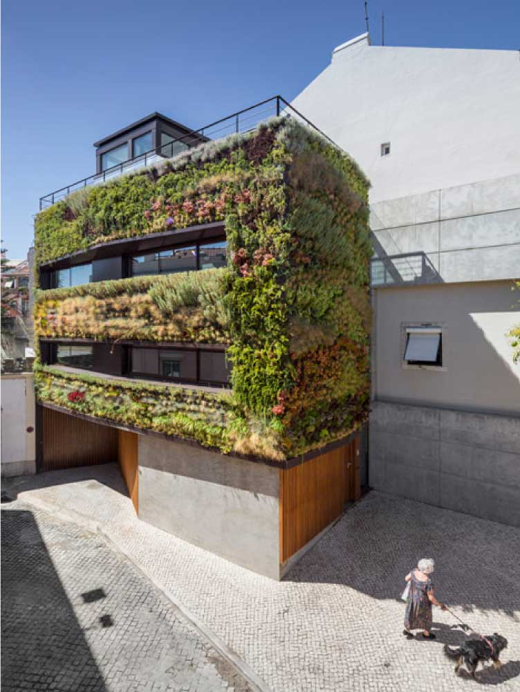 Biophilic Kinetic Façade of House in Travessa Do Patrocinio