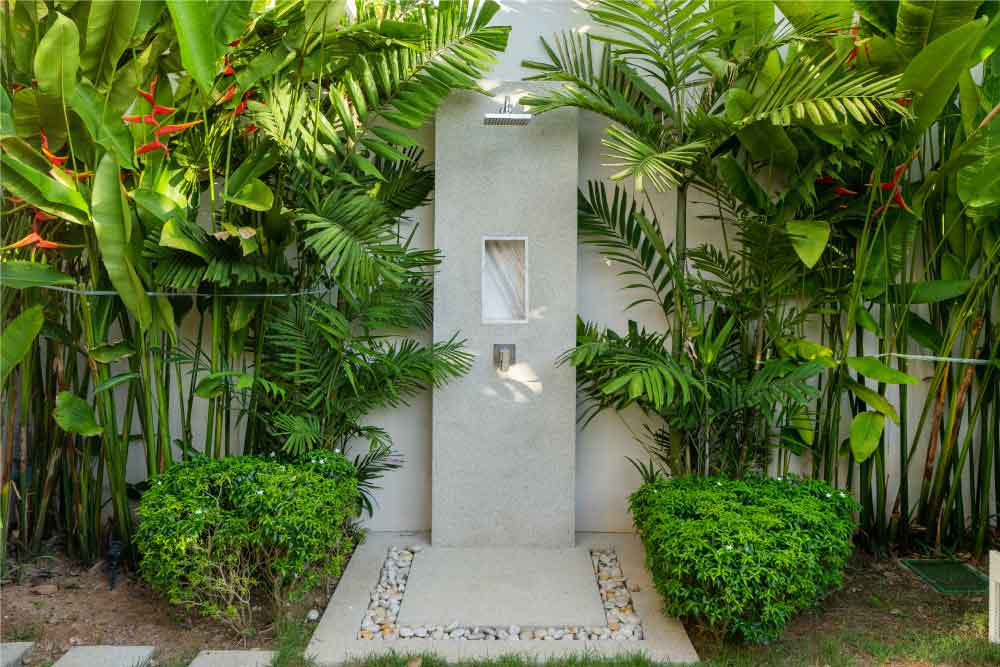Blend Outdoor Shower with The Landscape