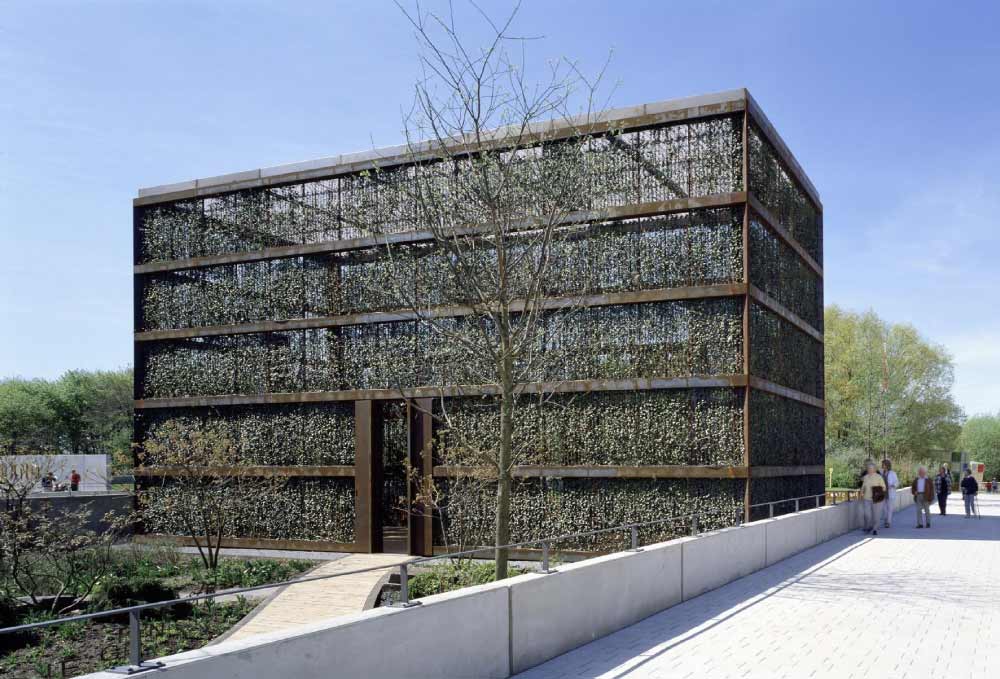 Green Kinetic Façade Design of Hedge Building