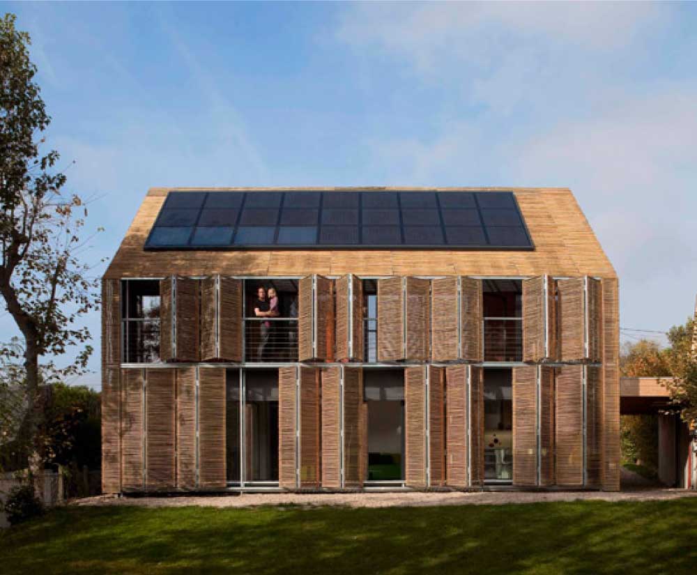Traditional-Inspired Kinetic Façade of Passive House