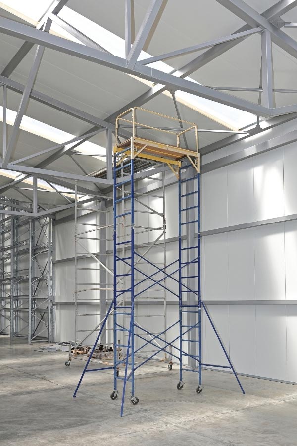 Using Outriggers for Balance in Mobile Scaffold