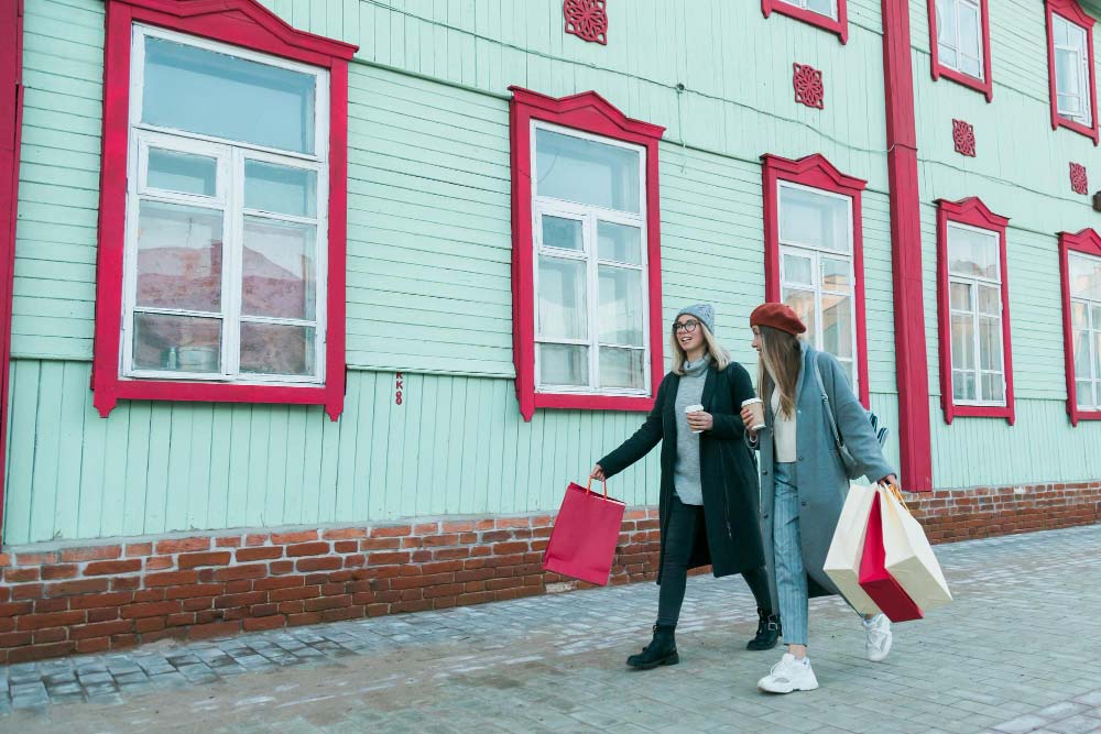 Access to Shopping, Dining, and Entertainment Options Access to Shopping, Dining, and Entertainment Options