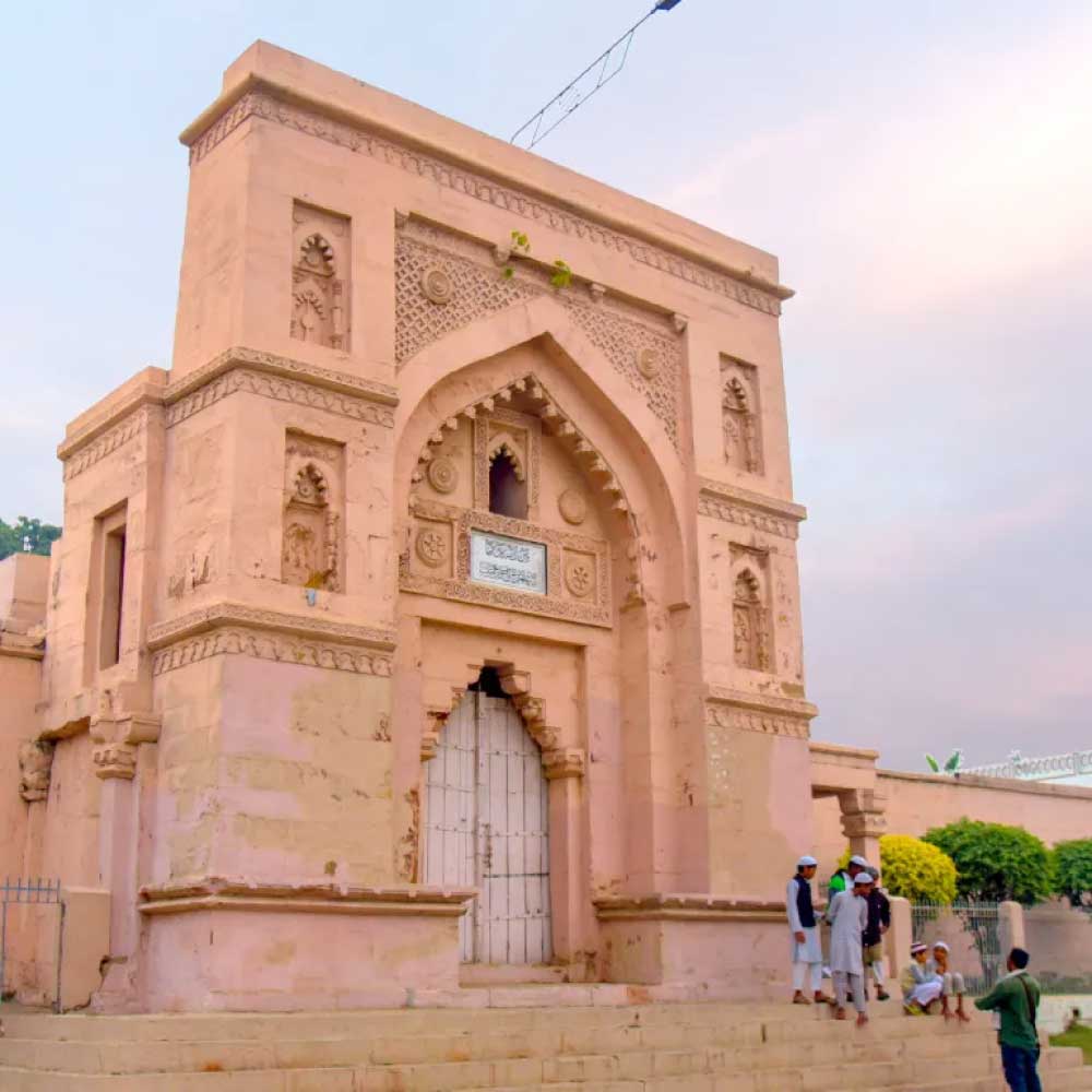 Lal Darwaza Masjid