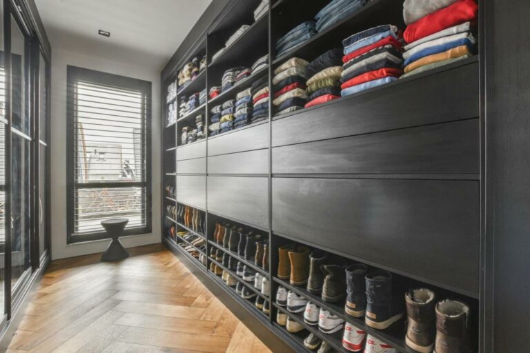 18+ Walk-In Closet Designs for Compact Spaces