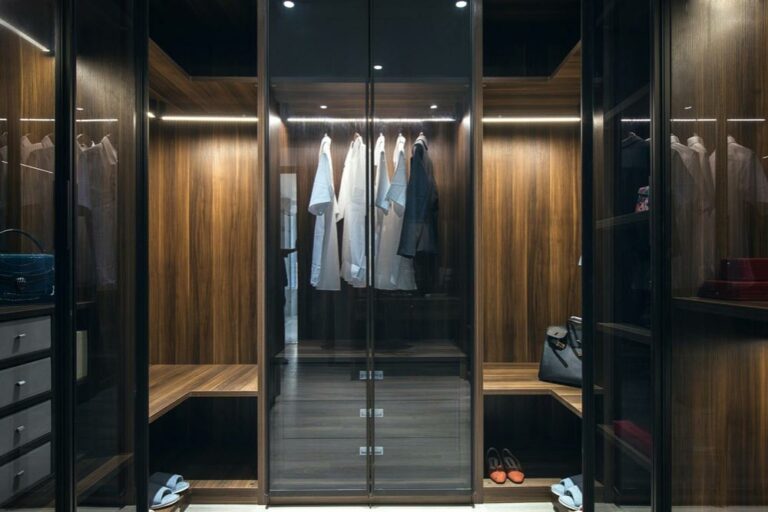 18+ Walk-In Closet Designs for Compact Spaces