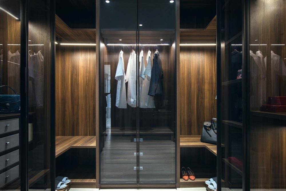 Integrated Lighting in A Walk-In Closet