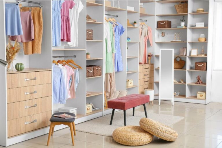 18+ Walk-In Closet Designs for Compact Spaces