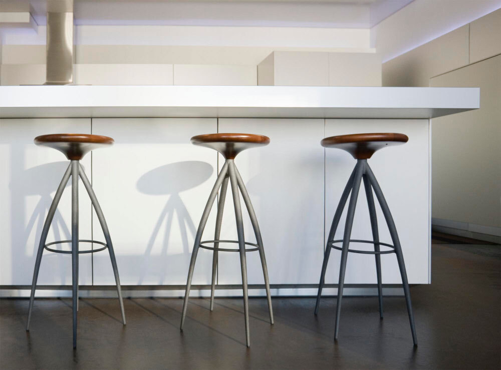 Backless Modern Stools Enhance Aesthetics