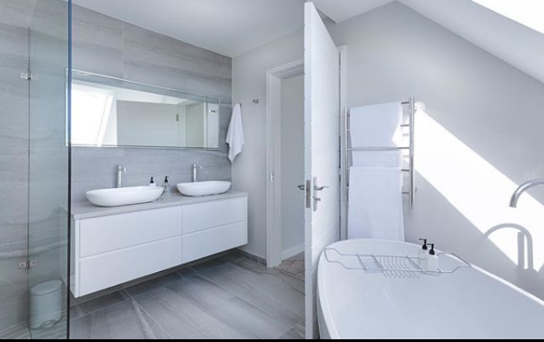 Modern Bathroom Showcases a Minimalist Aesthetic