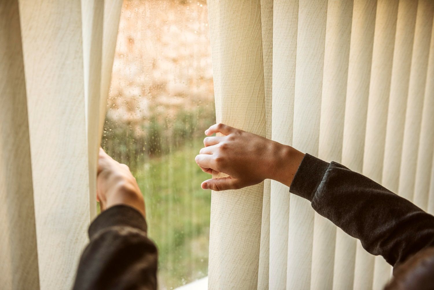 Outdoor Roller Blinds Stop Rain
