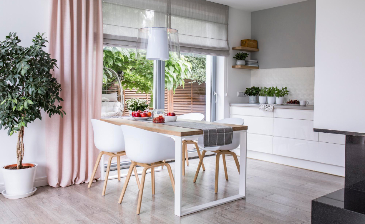 Blackout vs Light-Filtering Roman Shades